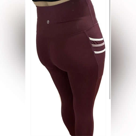 LEGEND Active Capri Leggings - Picture 6 of 6